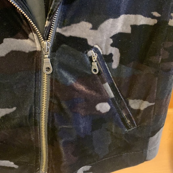 NWT | Nic + Zoe Camo zipped jacket - Velour - Size Medium - Picture 4 of 6
